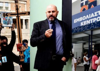 Alldaynews.gr Δημήτρης Κούβελας: Εμβολιασμένος και με τις δύο δόσεις, ο καθηγητής σύμβολο των αντιεμβολιαστών