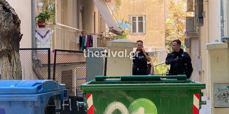 Alldaynews.gr Έγκλημα στη Θεσσαλονίκη: Ο σύντροφός της έπινε και ήταν βίαιος – Έφυγε από το φονικό με ματωμένα χέρια (pics, video)