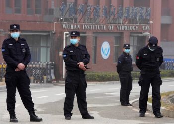 Αποκάλυψη-βόμβα για τον κορονοϊό: «Η μεγαλύτερη συγκάλυψη όλων των εποχών»