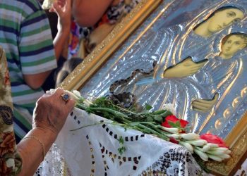 Έγινε και φέτος το θαύμα! Εμφανίστηκαν τα φιδάκια της Παναγίας