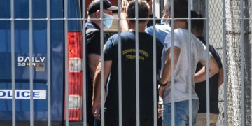 Alldaynews.gr Φιλιππίδης: Αυτοί είναι οι δύο άνθρωποι που τον στηρίζουν – Χαμένος στον κόσμο του στο στενό κελί της καραντίνας