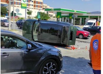 Θεσσαλονίκη: Σοβαρό τροχαίο με ανατροπή οχήματος με τρία παιδιά στον Φοίνικα (φωτο)