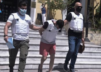 Φονικό στη Δάφνη: «Της κάρφωσα το μαχαίρι στο λαιμό ενώ κοιμόταν. Με Δάγκωσε και την αποτελείωσα»