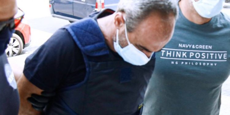 Με γάζα στο λαιμό αυτοκτόνησε ο Γεωργιανός που σκότωσε την σύντροφό του-Άφησε και σημείωμα