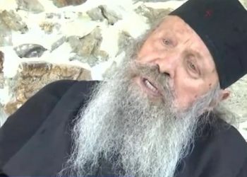 “Αν προσευχηθείς με μάσκα, ο Θεός δεν το λαμβάνει υπόψη”-Σάλος με τον ηγούμενο μονής που απαγορεύει τις μάσκες[video]