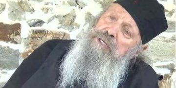 “Αν προσευχηθείς με μάσκα, ο Θεός δεν το λαμβάνει υπόψη”-Σάλος με τον ηγούμενο μονής που απαγορεύει τις μάσκες[video]