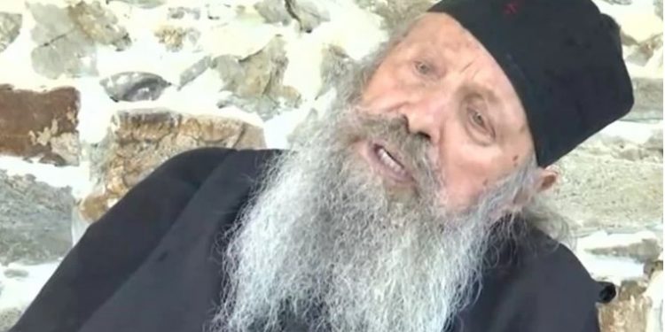 “Αν προσευχηθείς με μάσκα, ο Θεός δεν το λαμβάνει υπόψη”-Σάλος με τον ηγούμενο μονής που απαγορεύει τις μάσκες[video]