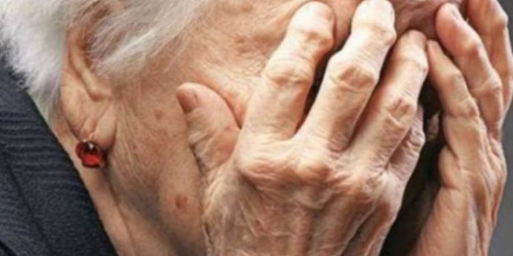 Άγριος ξυλοδαρμός απο 50χρονο στην ηλικιωμένη μητέρα του