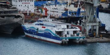 Κυκλάδες: Πέρασαν χειροπέδες στον πλοίαρχο – 138 περισσότεροι επιβάτες από το προβλεπόμενο στο πλοίο