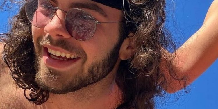 Άγγελος Λάτσιος: Με κοιλιακούς φέτες ο γιος της Ελένης Μενεγάκη![photos]