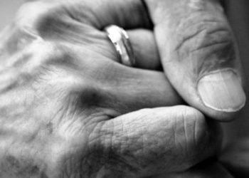 Μαζί στη ζωή, μαζί και στον θάνατο: “Έφυγαν” με λίγες ώρες διαφορά-Συγκλονίζει η ιστορία του ζευγαριού στο Βόλο