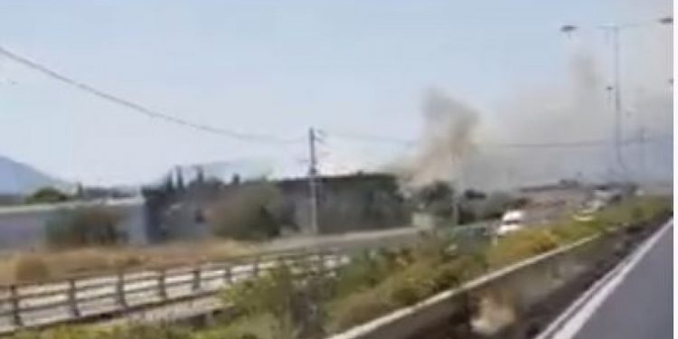 Alldaynews.gr Φωτιά δίπλα στο αεροδρόμιο Ελευθέριος Βενιζέλος (vid)