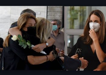 Τόλης Βοσκόπουλος – Μνημόσυνο: Συντετριμμένες η Άντζελα Γκερέκου και η κόρη τους (ΦΩΤΟ)