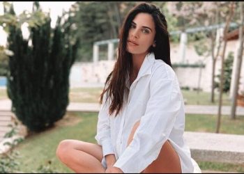 Χριστίνα Μπόμπα: Οι πρώτες φωτογραφίες με μαγιό μετά την γέννα και χωρίς ρετούς