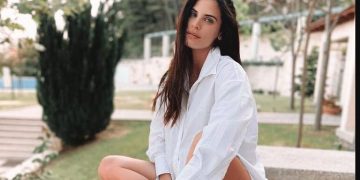 Χριστίνα Μπόμπα: Οι πρώτες φωτογραφίες με μαγιό μετά την γέννα και χωρίς ρετούς