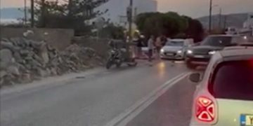 Alldaynews.gr Μύκονος: Τουρίστριες «καρφώνονται» στο παρμπρίζ αυτοκινήτου μετά από φοβερό τροχαίο