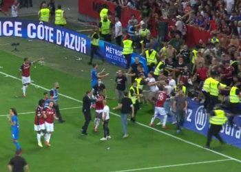 Αγώνας της Μαρσέιγ για το Γαλλικό πρωτάθλημα πήγε πολύ στραβά: Εισβολή οπαδών και χάος στον αγωνιστικό χώρο