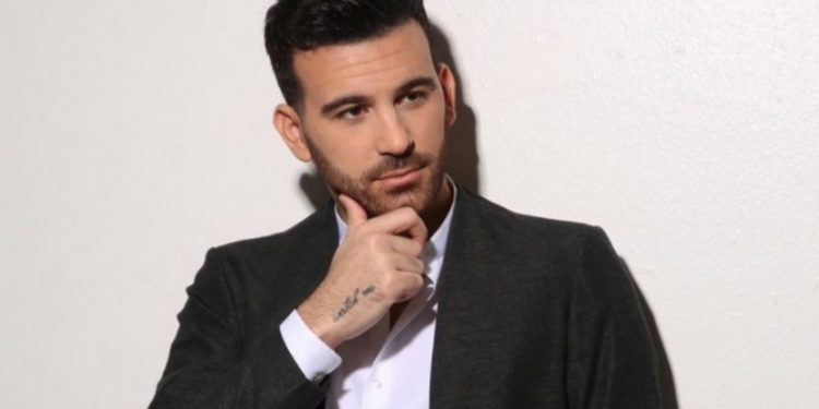 Στο νοσοκομείο ο Νικηφόρος-Σε καροτσάκι ο τραγουδιστής