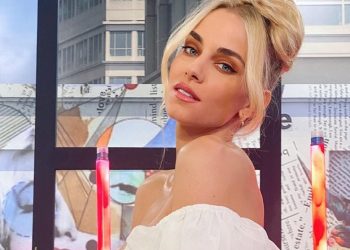 Δούκισσα Νομικού: Η εμφάνιση της στη Μύκονο με τo φόρεμα της πεθεράς της