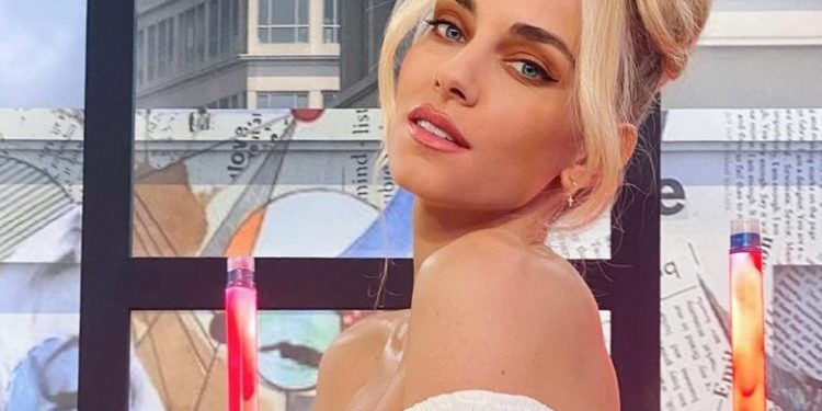 Δούκισσα Νομικού: Η εμφάνιση της στη Μύκονο με τo φόρεμα της πεθεράς της