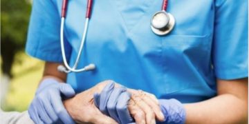 Alldaynews.gr Νοσηλεύτρια παρουσίασε ψευδές θετικό self test για να αποφύγει τον εμβολιασμό