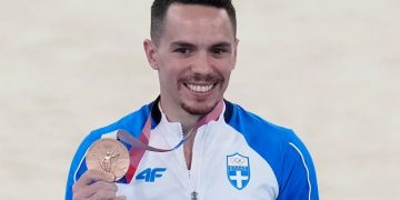 Λευτέρης Πετρούνιας