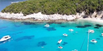 Αγνοείται πατέρας και γιός με κανό στα Σύβοτα