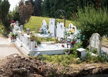 Νεκροθάφτης έθαψε τον νεκρό και την επόμενη πήγε να του κλέψει το σπίτι