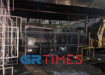 Alldaynews.gr Θεσσαλονίκη: Φωτιά και εκρήξεις σε εργοστάσιο του Δήμου Νεάπολης