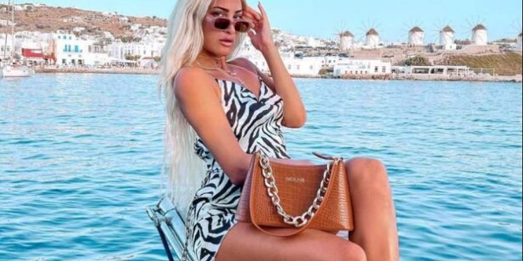 Alldaynews.gr Θυμωμένη η Ιωάννα Τούνη: «Ο κόσμος έχει ξεφύγει, ψάχνει εξιλαστήρια θύματα»