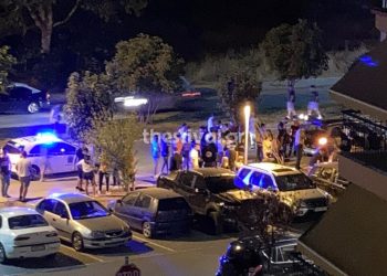 Θεσσαλονίκη: Σοβαρό τροχαίο τα ξημερώματα με 6 νεαρούς – Αυτοκίνητο έπεσε σε κολώνα (φωτο)