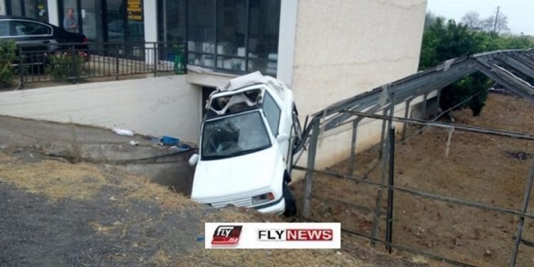 Alldaynews.gr Σοκαριστικό τροχαίο: Τζιπ έπεσε σε θερμοκήπιο – Νεκρός ο οδηγός