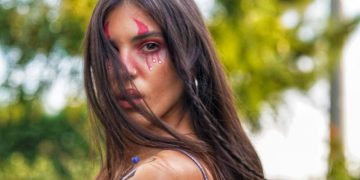 Alldaynews.gr Άννα Μαρία Βέλλη: Ποζάρει όπως τη γέννησε η μαμά της