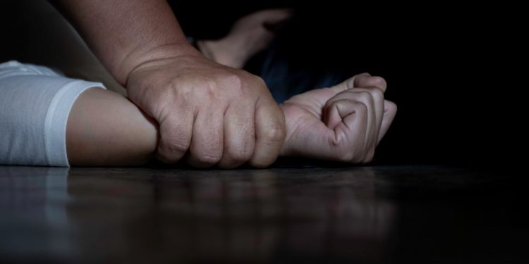 Alldaynews.gr Νέο ΣΟΚ:  Πασίγνωστος Έλληνας ηθοποιός βρίσκεται στο στόχαστρο για 10 βιασμούς και παιδεραστία!