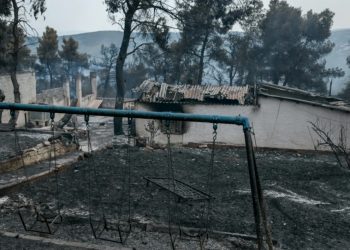 Φρίκη στα Βίλια: Εντοπίστηκε ανθρώπινο κρανίο δίπλα σε καμένη αποθήκη[video]