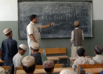 Αφγανιστάν Ταλιμπάν talimpan taliban -Afghan_students_learn_English