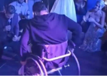 Αστυνομικός σε αναπηρικό καροτσάκι χορεύει ζεϊμπέκικο – Συγκινητική ανάρτηση από Τσαλίκη και Λίλη (pic)