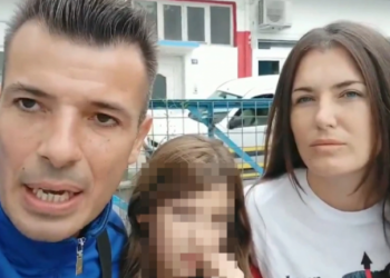 Σάλος με βίντεο αρνητών στην αυλή σχολείου – «Σατανικά τα τεστ και οι μάσκες-φίμωτρα»