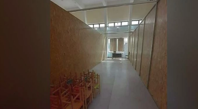 Καταγγελία: Έβαλαν παιδιά νηπιαγωγείου σε αίθουσα Λυκείου – «Ήταν μεγάλο σοκ! Αυτό δεν είναι σχολείο» (video)