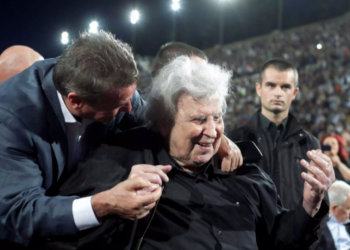 Μίκης Θεοδωράκης