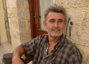 Μπράβο του! Πρόσφυγας από τη Συρία βρήκε 1.500 ευρώ και τα παρέδωσε στην αστυνομία