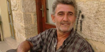 Μπράβο του! Πρόσφυγας από τη Συρία βρήκε 1.500 ευρώ και τα παρέδωσε στην αστυνομία