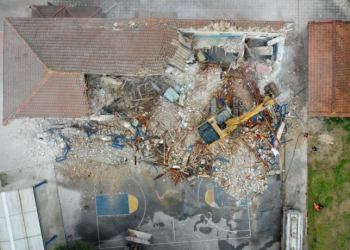 Τι λένε οι σεισμολόγοι για τη Θήβα – «Να παρέμβει εισαγγελέας για τα 6,5 Ρίχτερ» (vids)