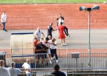 Εικόνες χάους σε φιλικό – Τρομερό ξύλο στο Τρίκαλα-Απόλλων Λάρισας (φωτο, vids)