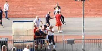 Εικόνες χάους σε φιλικό – Τρομερό ξύλο στο Τρίκαλα-Απόλλων Λάρισας (φωτο, vids)