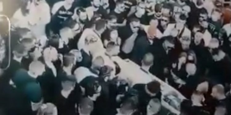 Κηδεία Mad Clip: Η ανατριχιαστική στιγμή που τον αποχαιρέτησαν με ανοιχτό φέρετρο[video]