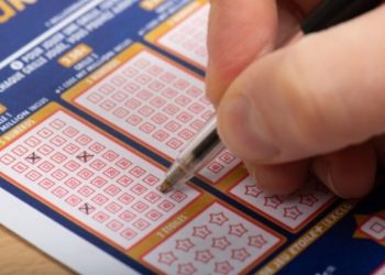 Η Κατάρα των Τζακ Ποτ: Μετά το μυθικό ποσό που κέρδισε η 48χρονη ήρθε το ψυχιατρείο και μοναχικός θάνατος[photos]