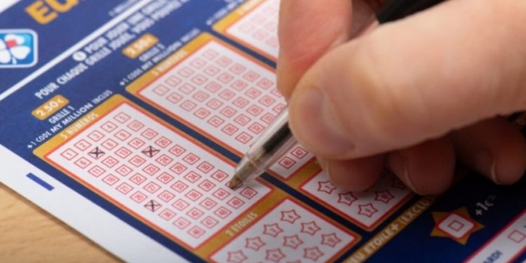 Η Κατάρα των Τζακ Ποτ: Μετά το μυθικό ποσό που κέρδισε η 48χρονη ήρθε το ψυχιατρείο και μοναχικός θάνατος[photos]