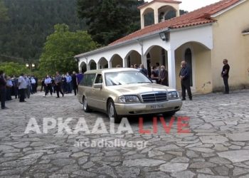 Θρήνος στην κηδεία του 15χρονου Ηλία-Οι απορίες της οικογένειας μετά την 1η δόση του εμβολίου[video]