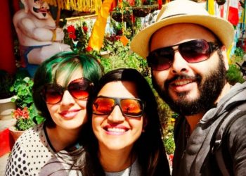 Πήγε να μείνει με ένα φιλικό της ζευγάρι μετά το διαζύγιό της και κατέληξαν να γίνουν τρίο -Μεγαλώνουν μαζί 4 παιδιά